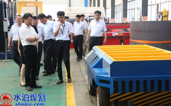 AGV機(jī)器人持續(xù)火熱，新領(lǐng)域帶來(lái)發(fā)展新機(jī)遇，水泊焊割自主研發(fā)的AGV小車(chē)